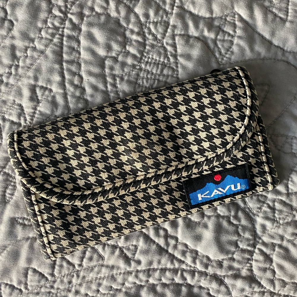 NWOT KAVU Big Spender Wallet